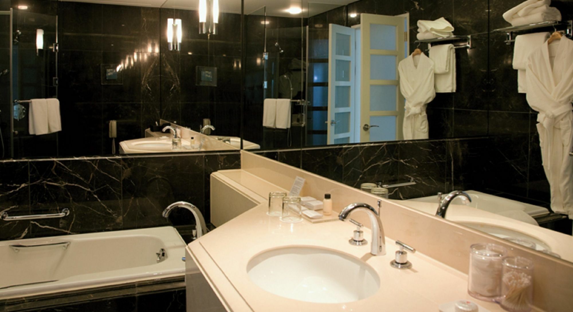รามาดา พลาซ่า กวางจู Hotel Gwangju Metropolitan City ภายนอก รูปภาพ